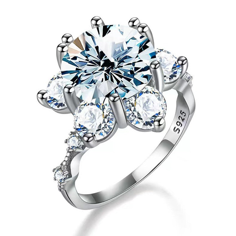 <21>Lucky —— Round petals Moissanite Ring