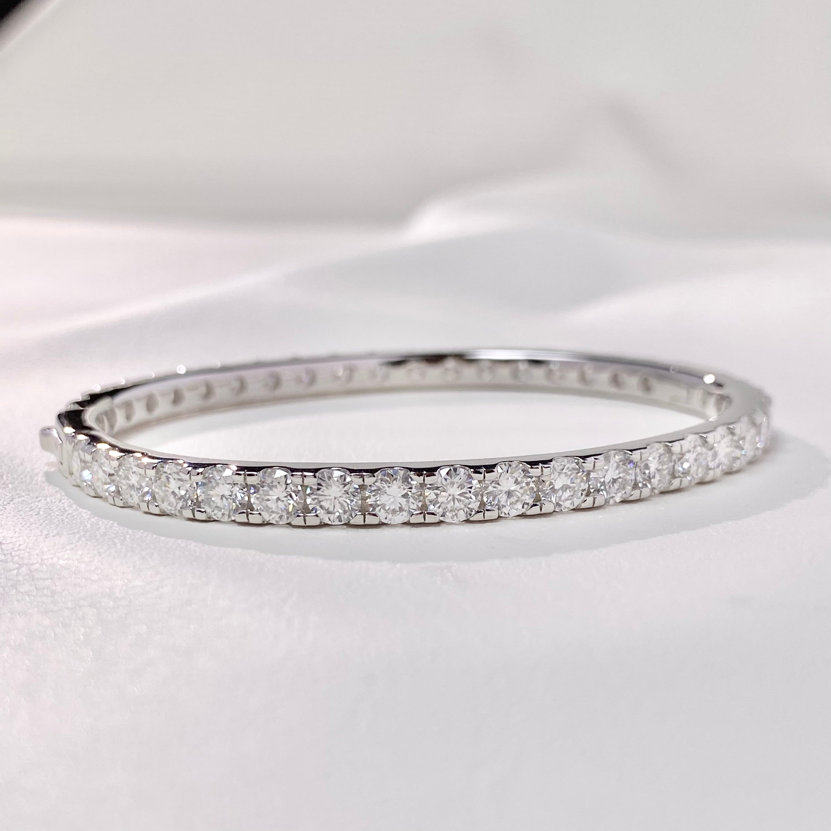 <44> Star Eclipses —— Round moissanite pave bangle bracelet