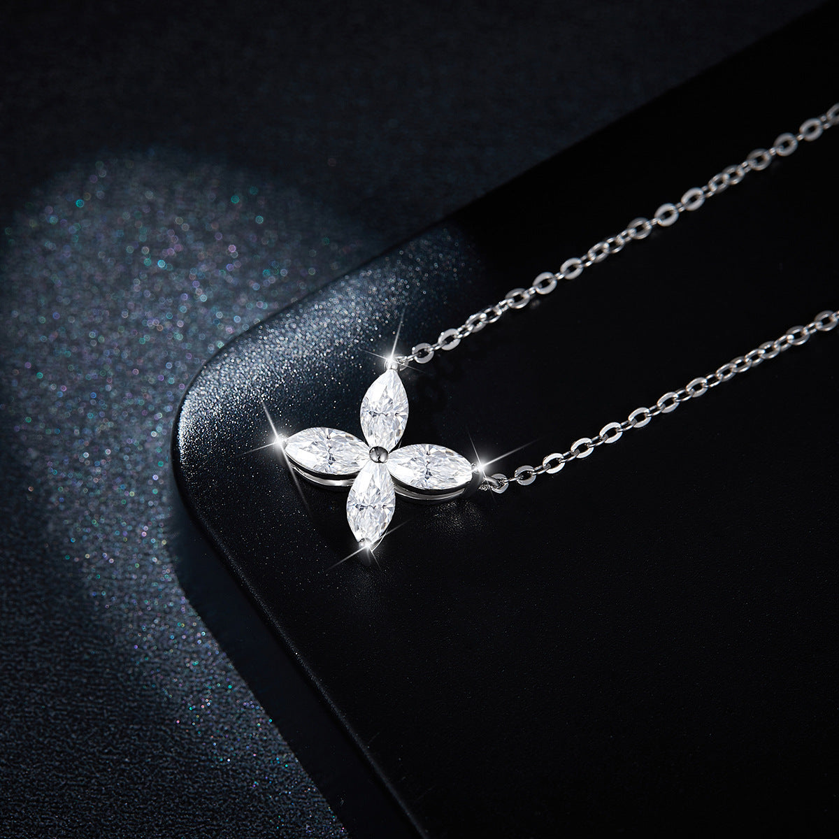 <77> Four-leaf clover Series—— Four-leaf clover moissanite Earring and Necklace