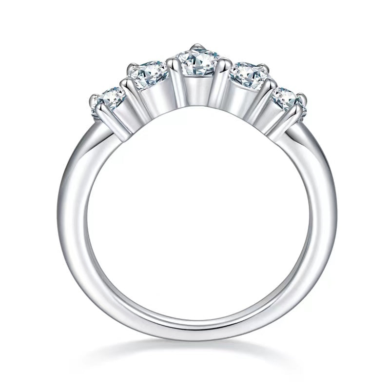 <41> V band——  Round Solitaire Moissanite Ring