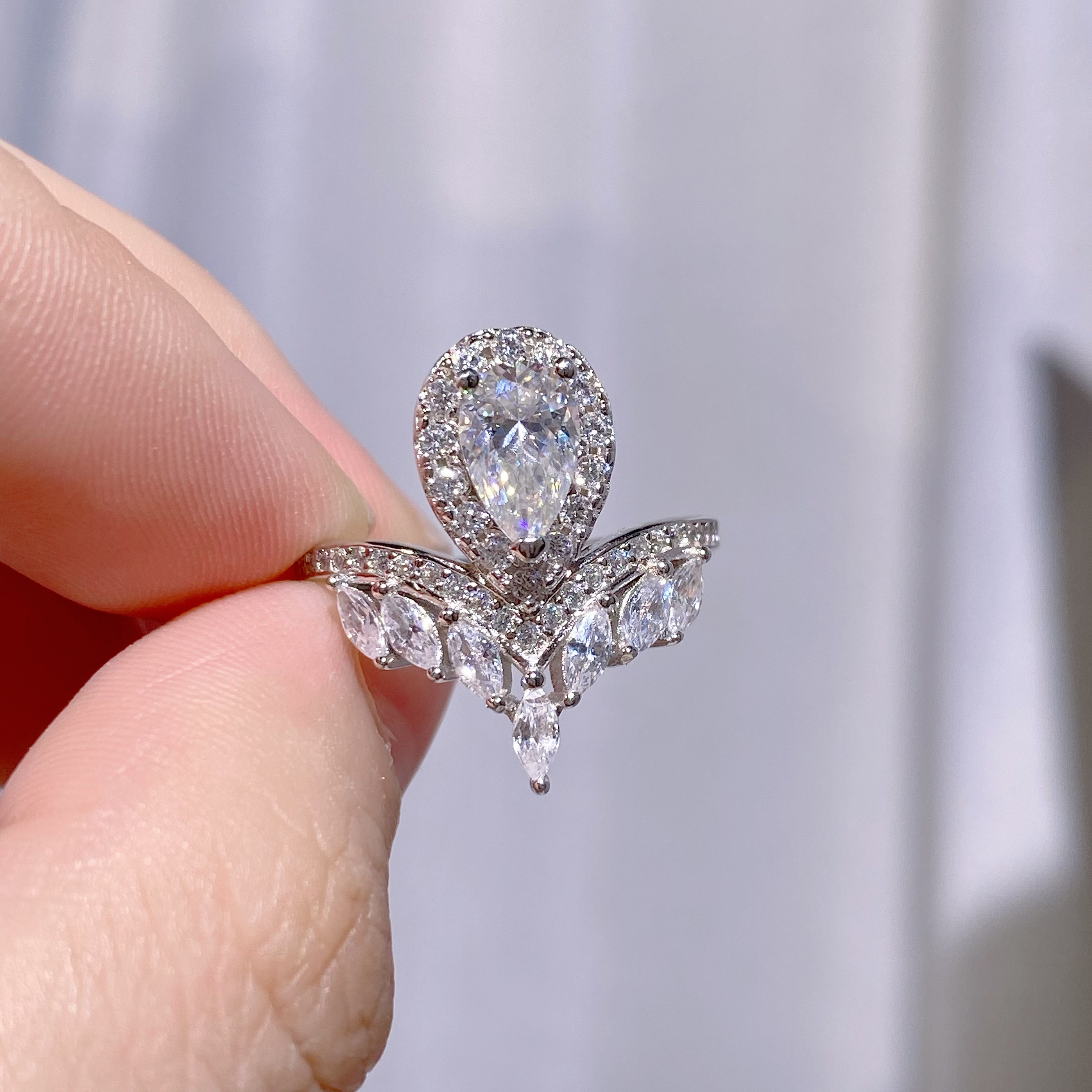 <37> Livi —— Crown Pear Trigoly Moissanite Ring