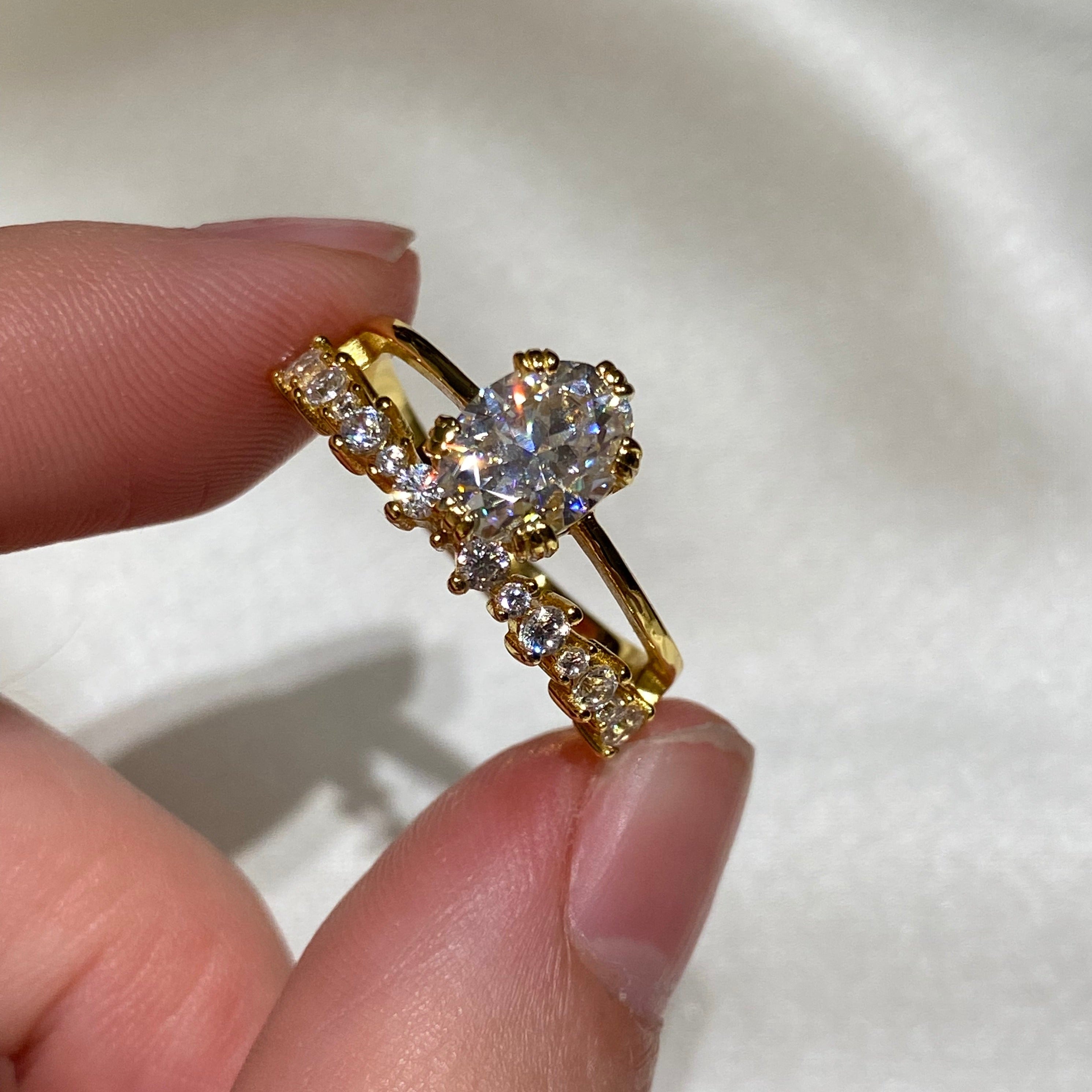 <27>Sophia —— Oval Solitaire Double Bar Moissanite Ring in Yellow