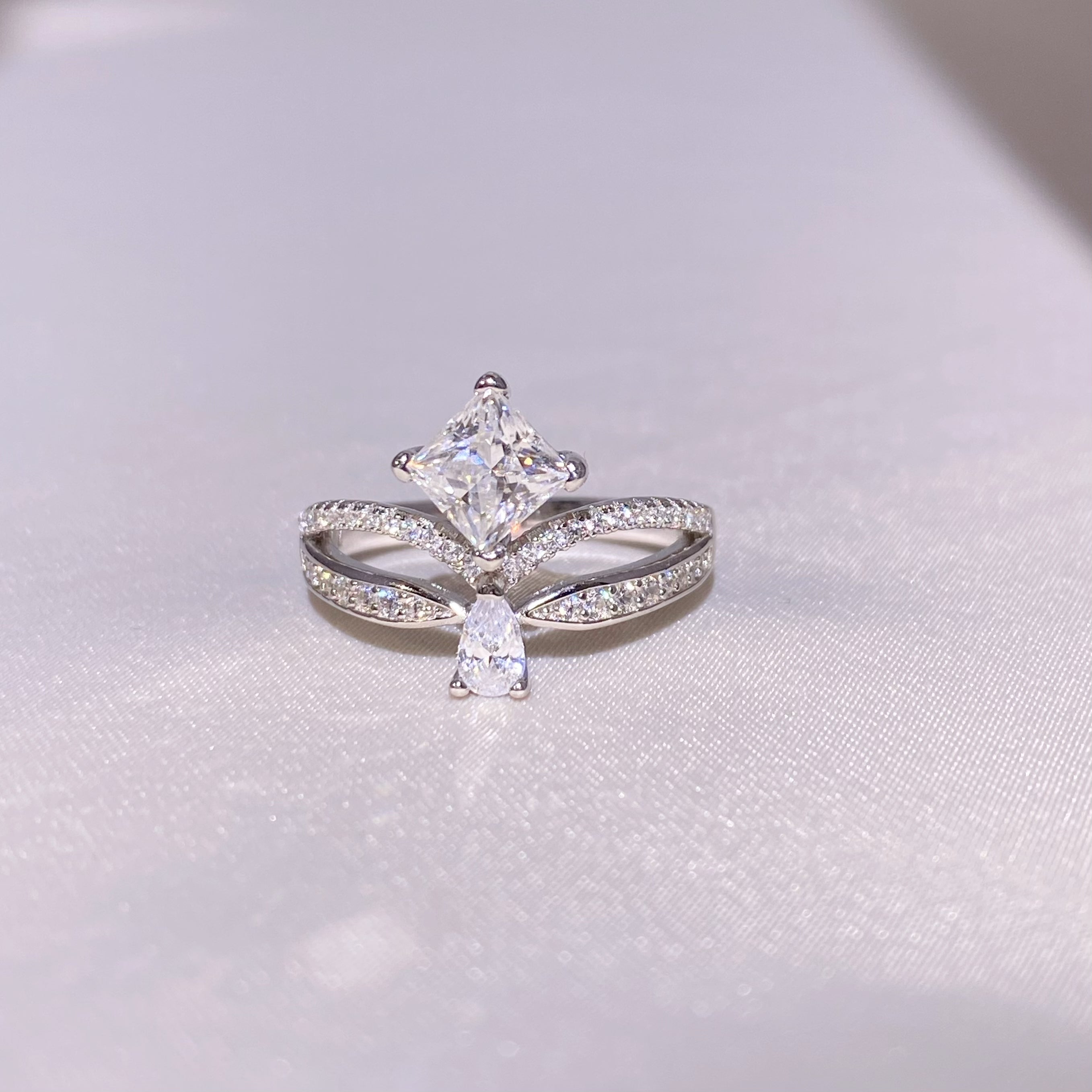 <29> Jenny —— Princess Cut Crown Moissanite Ring