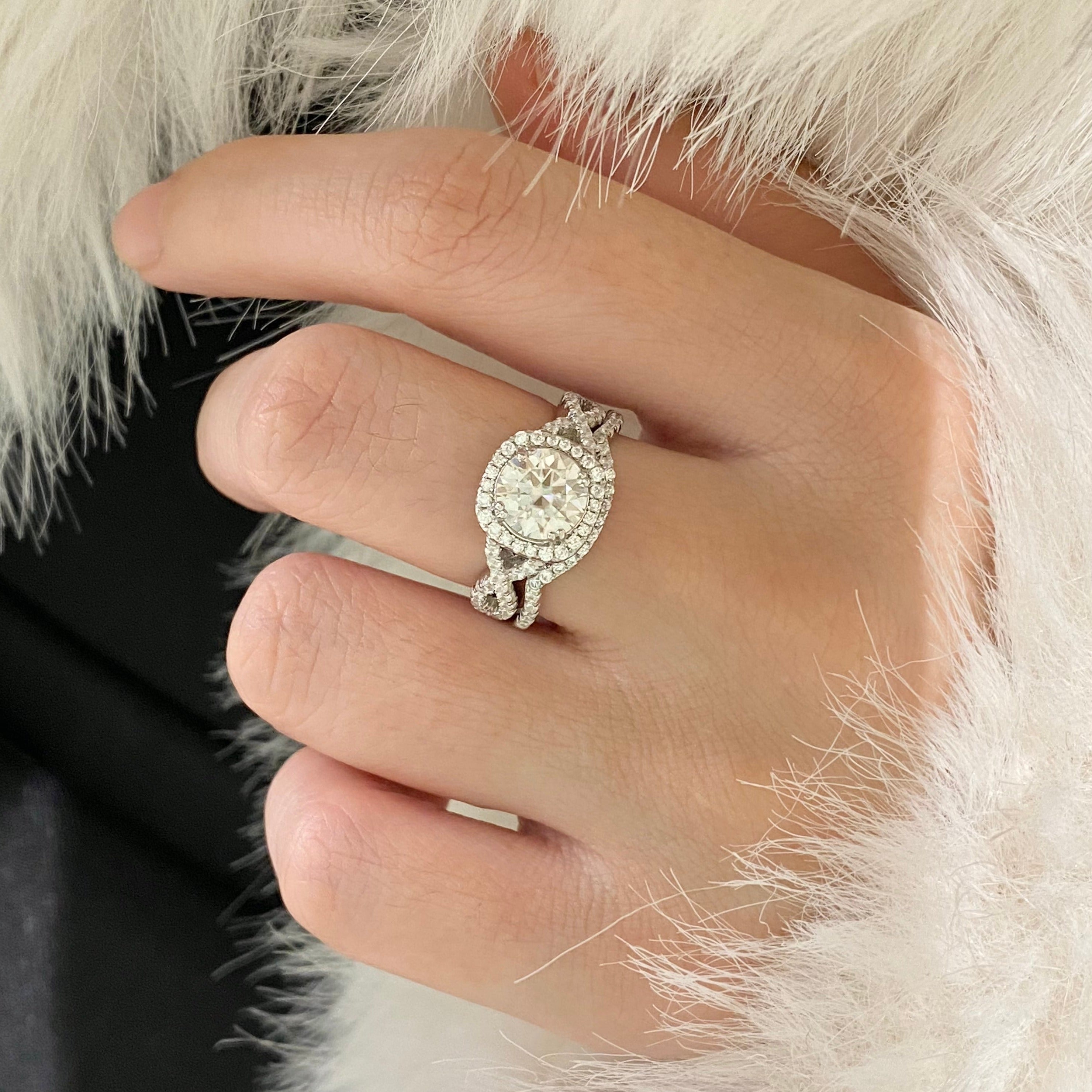 <33>Boon —— Round Halo with Twist Pave Moissanite Ring & Curved Band