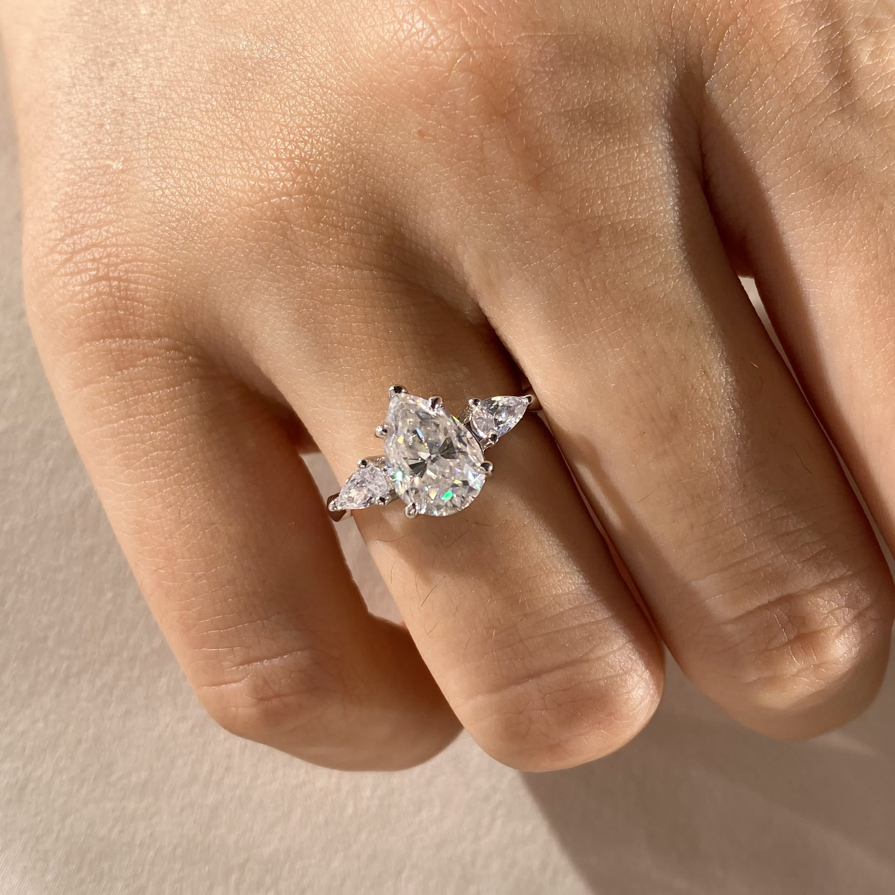 <47>Alyssa —— Pear Trilogy Moissanite Ring