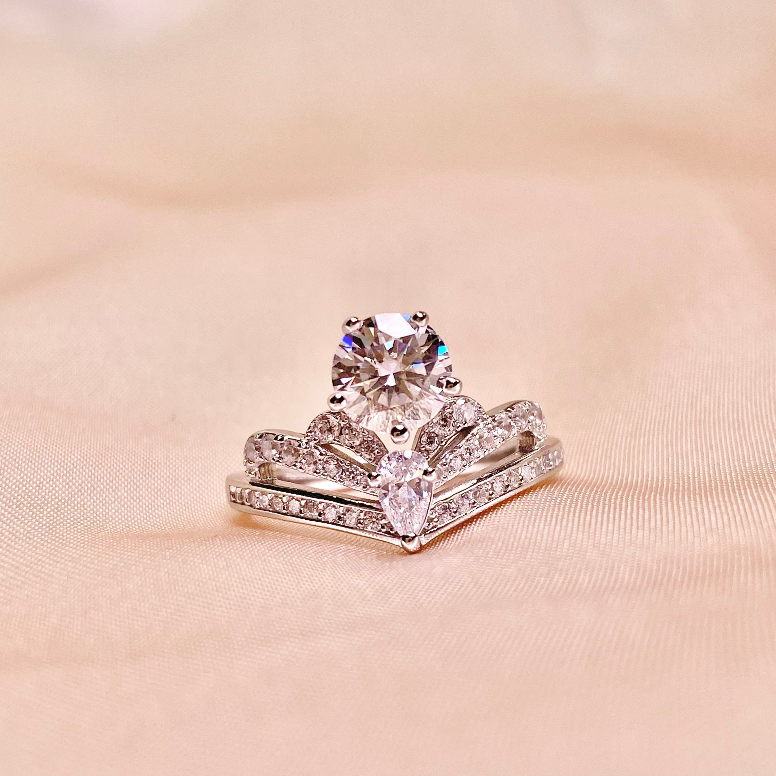 <11>Queenie —— Crown Round Moissanite Ring in White